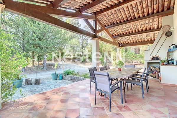 Propriété à Lorgues de 306m2 dont deux T2 indépendant + piscine forme libre sur un terrain de 1817m²