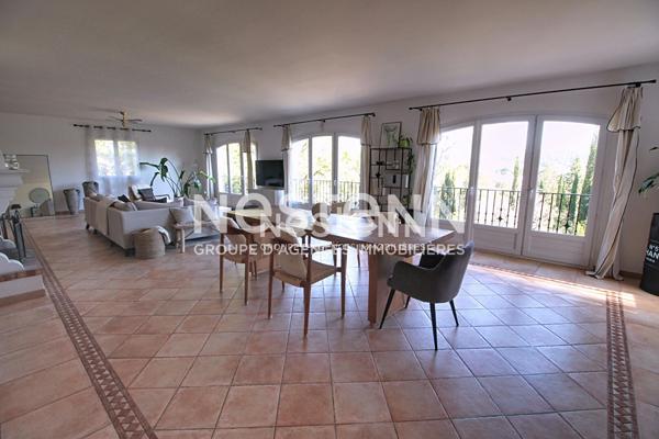 Propriété à Lorgues de 306m2 dont deux T2 indépendant + piscine forme libre sur un terrain de 1817m²