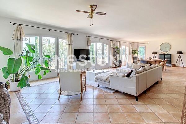 Propriété à Lorgues de 306m2 dont deux T2 indépendant + piscine forme libre sur un terrain de 1817m²