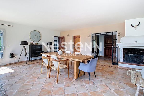 Propriété à Lorgues de 306m2 dont deux T2 indépendant + piscine forme libre sur un terrain de 1817m²