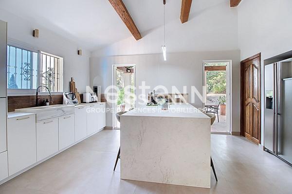 Propriété à Lorgues de 306m2 dont deux T2 indépendant + piscine forme libre sur un terrain de 1817m²