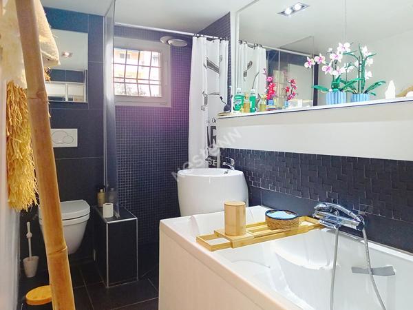 Toulon Ortolan appartement de 3 pièces de 57 m² avec un studio de 20m² ,un garage et une cave