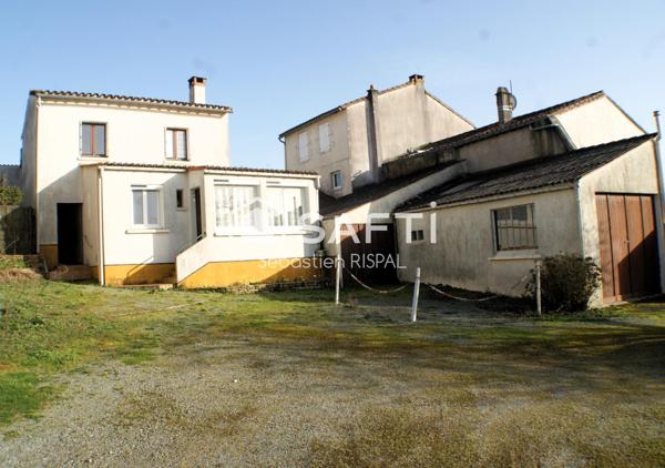 Maison à rénover2 chambres, garages et terrain.