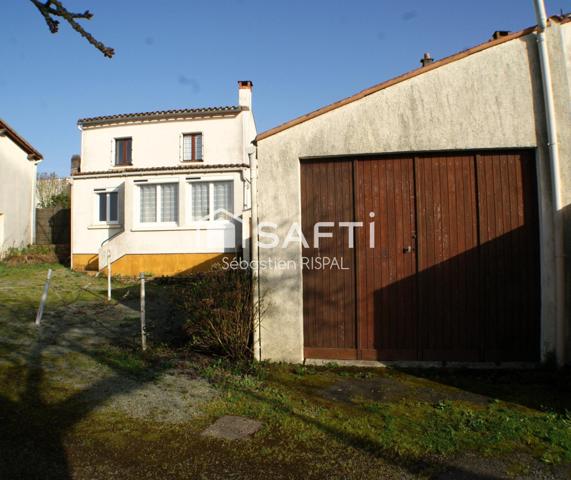 Maison à rénover2 chambres, garages et terrain.