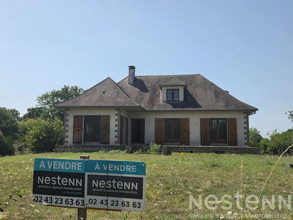 Maison de construction traditionnelle sur un magnifique terrain de plus de 4000 m² . Fort potentiel à exploiter !