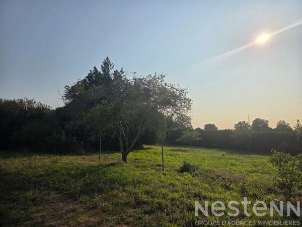 Maison de construction traditionnelle sur un magnifique terrain de plus de 4000 m² . Fort potentiel à exploiter !