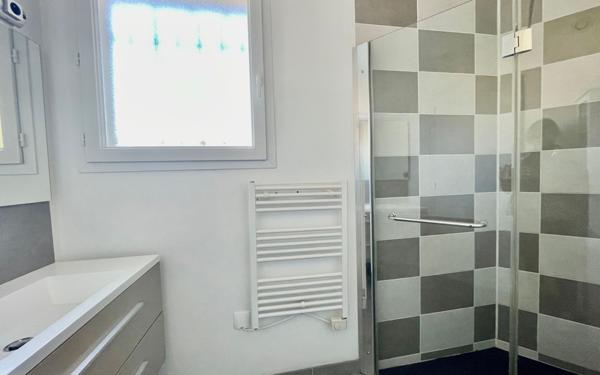 Appartement à louer    3 pièces • 80 m2 Lit-et-Mixe