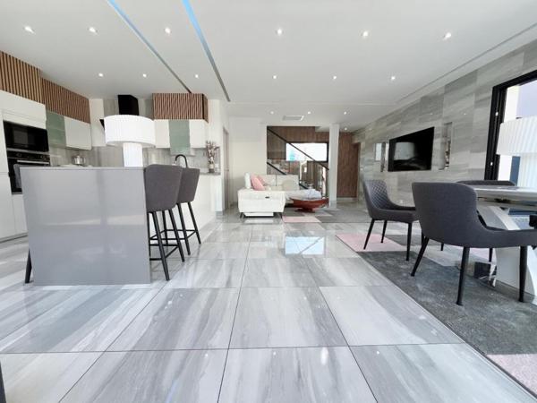 Magnifique villa 5 pièces de 105 m2 sur un terrain 4 faces au sud de Perpignan