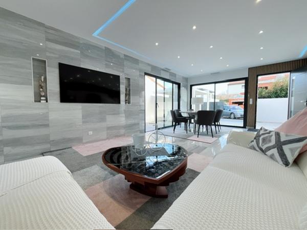 Magnifique villa 5 pièces de 105 m2 sur un terrain 4 faces au sud de Perpignan