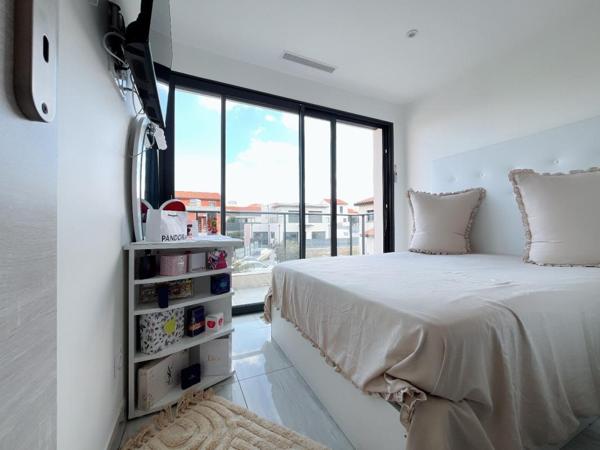 Magnifique villa 5 pièces de 105 m2 sur un terrain 4 faces au sud de Perpignan