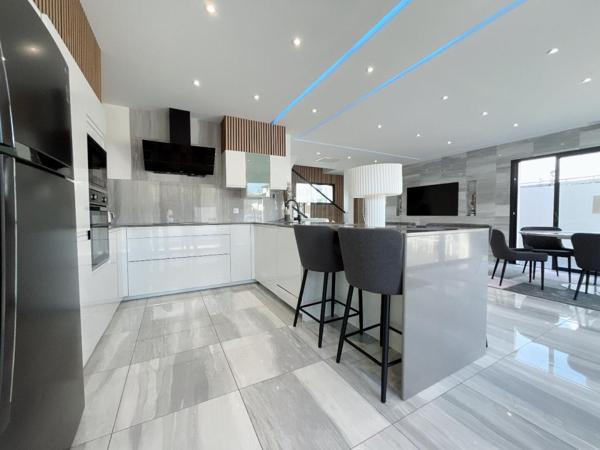 Magnifique villa 5 pièces de 105 m2 sur un terrain 4 faces au sud de Perpignan