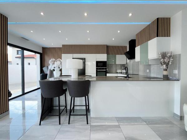 Magnifique villa 5 pièces de 105 m2 sur un terrain 4 faces au sud de Perpignan
