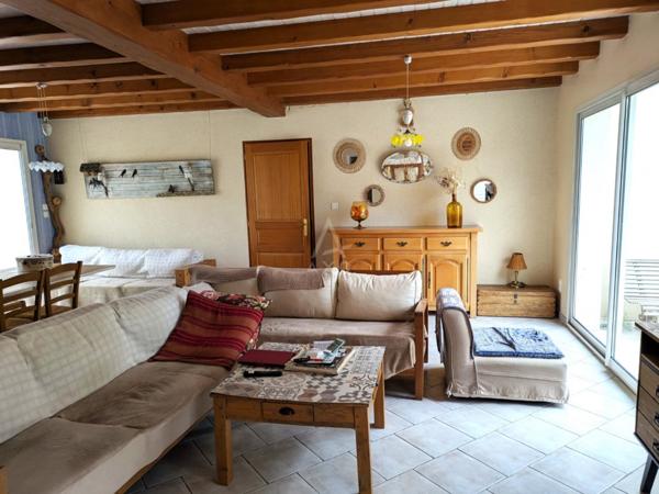 Maison familiale 150m² - 4 chambres . Jardin aménagé, garage  Matha centre