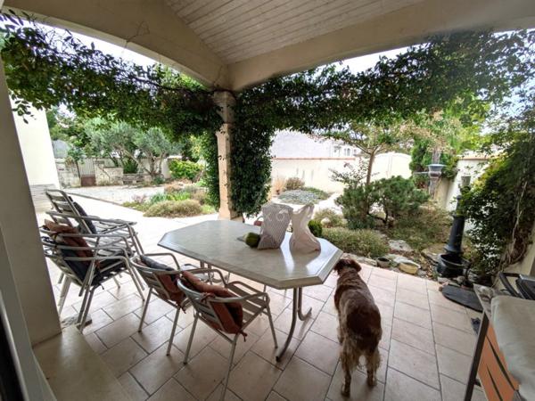 Maison familiale 150m² - 4 chambres . Jardin aménagé, garage  Matha centre