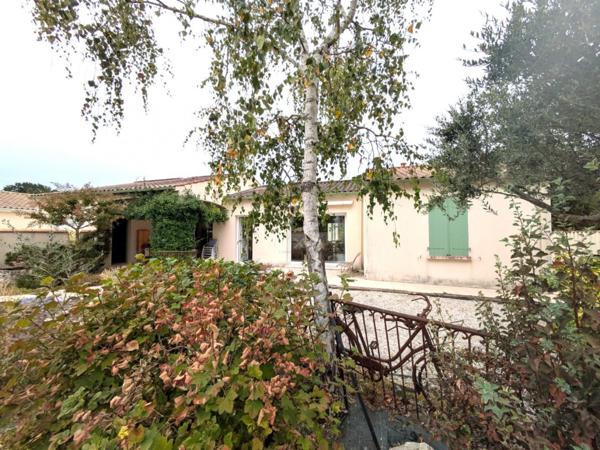 Maison familiale 150m² - 4 chambres . Jardin aménagé, garage  Matha centre