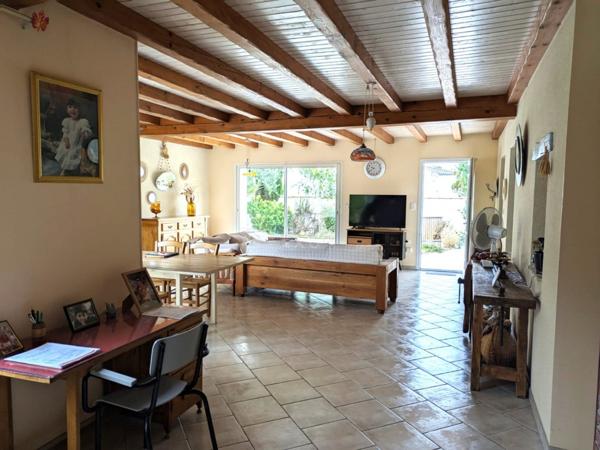 Maison familiale 150m² - 4 chambres . Jardin aménagé, garage  Matha centre