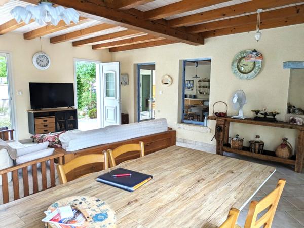 Maison familiale 150m² - 4 chambres . Jardin aménagé, garage  Matha centre