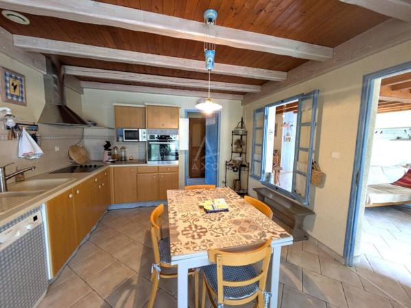 Maison familiale 150m² - 4 chambres . Jardin aménagé, garage  Matha centre