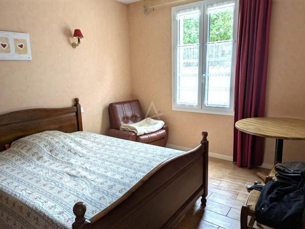 Maison familiale 150m² - 4 chambres . Jardin aménagé, garage  Matha centre