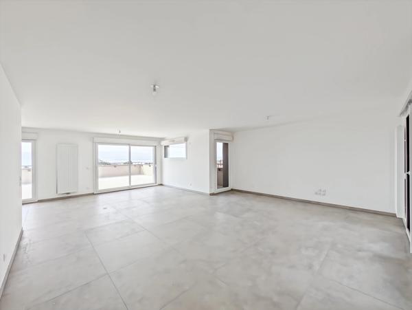 à vendre attique 4 pièces THONON LES BAINS (74) - EXCEPTIONNEL – APPARTEMENT 4 PIÈCES EN ATTIQUE AVEC VUE PANORAMIQUE SUR LE LAC LÉMAN