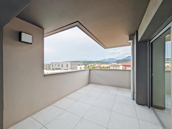 à vendre attique 4 pièces THONON LES BAINS (74) - EXCEPTIONNEL – APPARTEMENT 4 PIÈCES EN ATTIQUE AVEC VUE PANORAMIQUE SUR LE LAC LÉMAN