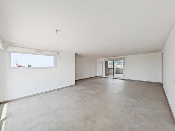 à vendre attique 4 pièces THONON LES BAINS (74) - EXCEPTIONNEL – APPARTEMENT 4 PIÈCES EN ATTIQUE AVEC VUE PANORAMIQUE SUR LE LAC LÉMAN