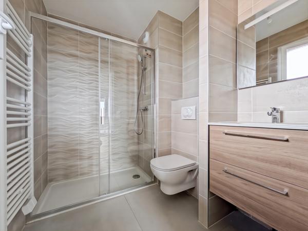 à vendre attique 4 pièces THONON LES BAINS (74) - EXCEPTIONNEL – APPARTEMENT 4 PIÈCES EN ATTIQUE AVEC VUE PANORAMIQUE SUR LE LAC LÉMAN