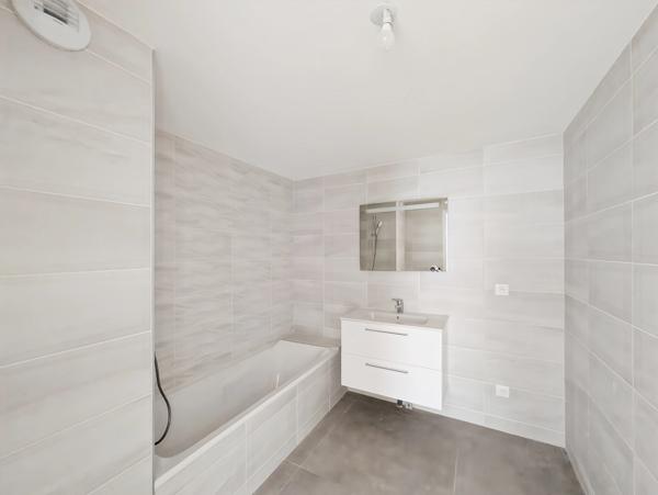 à vendre attique 4 pièces THONON LES BAINS (74) - EXCEPTIONNEL – APPARTEMENT 4 PIÈCES EN ATTIQUE AVEC VUE PANORAMIQUE SUR LE LAC LÉMAN