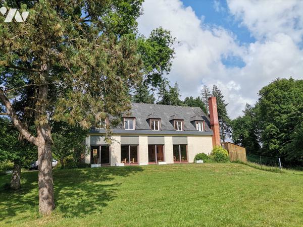 IFFENDIC - Propriété de 562 m² habitables avec dépendances sur terrain paysagé de 4 hectares