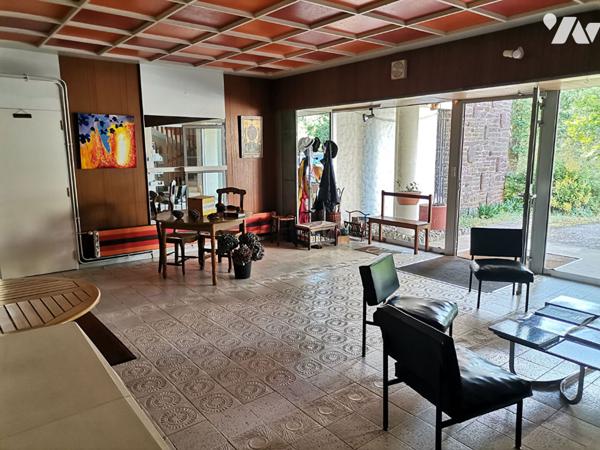 IFFENDIC - Propriété de 562 m² habitables avec dépendances sur terrain paysagé de 4 hectares