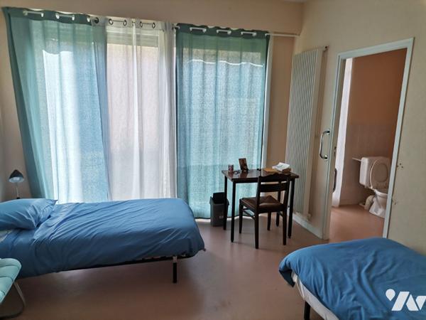 IFFENDIC - Propriété de 562 m² habitables avec dépendances sur terrain paysagé de 4 hectares