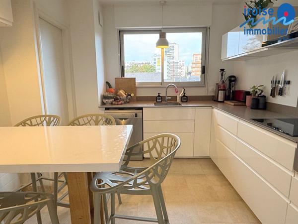 VASTE APPT T6 AVEC GARAGE