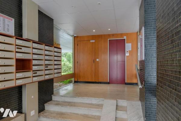 PARIS 15ème Vaugirard Quintinie 2 pièces de 46,27 m² au 10ème et dernier étage avec cave et parking