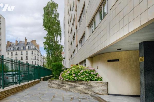 PARIS 15ème Vaugirard Quintinie 2 pièces de 46,27 m² au 10ème et dernier étage avec cave et parking