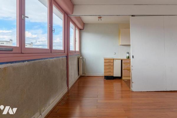 PARIS 15ème Vaugirard Quintinie 2 pièces de 46,27 m² au 10ème et dernier étage avec cave et parking
