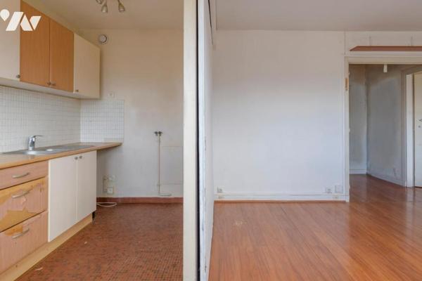 PARIS 15ème Vaugirard Quintinie 2 pièces de 46,27 m² au 10ème et dernier étage avec cave et parking