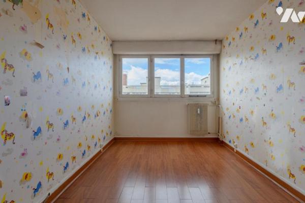 PARIS 15ème Vaugirard Quintinie 2 pièces de 46,27 m² au 10ème et dernier étage avec cave et parking