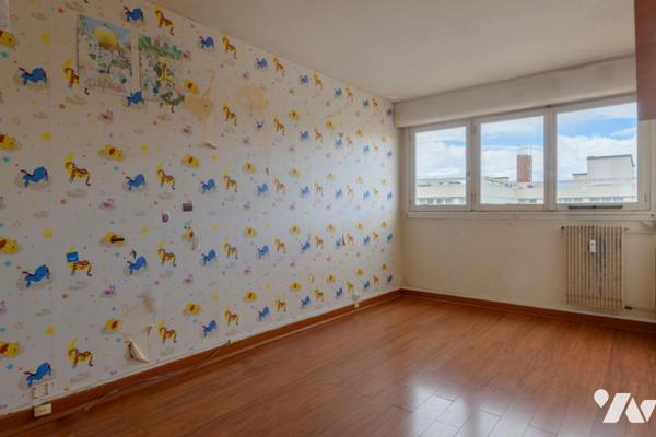 PARIS 15ème Vaugirard Quintinie 2 pièces de 46,27 m² au 10ème et dernier étage avec cave et parking