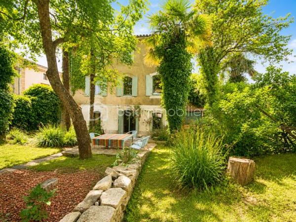 EXCLUSIVITE : Au cœur d'un environnement paisible, superbe maison de caractère rénovée avec gout, alliant authenticité et confort moderne.
Parcelle arborée de 822 m² avec jardin, terrasses, atelier, puits naturel, espace barbecue et piscine à remettre en service.
La maison, sur 3 niveaux, offre de beaux volumes avec parquets, belle hauteur sous plafond, vaste séjour ouvert sur le jardin, 3 chambres avec salle de bain + salle d'eau/toilettes.
Au 2ème étage, on découvre un  appartement T 3 (70 m² environ);
Prestations de qualité : toiture refaite, pompe à chaleur, poêle à granules, double vitrage, panneaux solaires, DPE B
Idéal résidence familiale, maison d' hôtes ou projet touristique, possibilité d'acquérir en complément une grange à rénover (100 m²) ainsi qu'une maison mitoyenne de 79 m² avec terrasse.