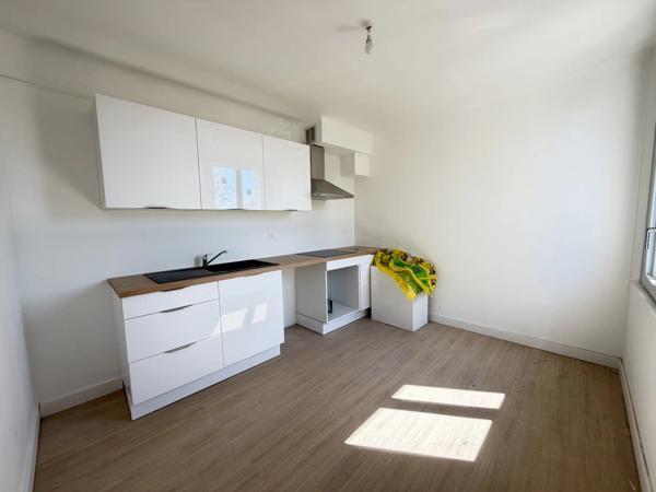 Location Appartement 3 pièces 80 m2 à Cadenet