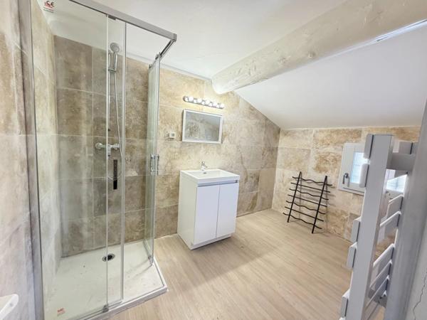 Location Appartement 3 pièces 80 m2 à Cadenet