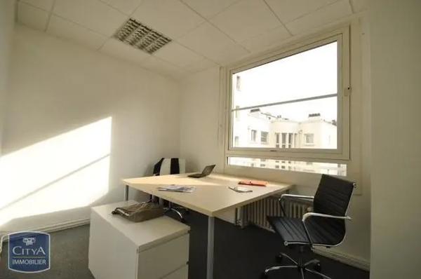 Local professionnel à louer 96m²