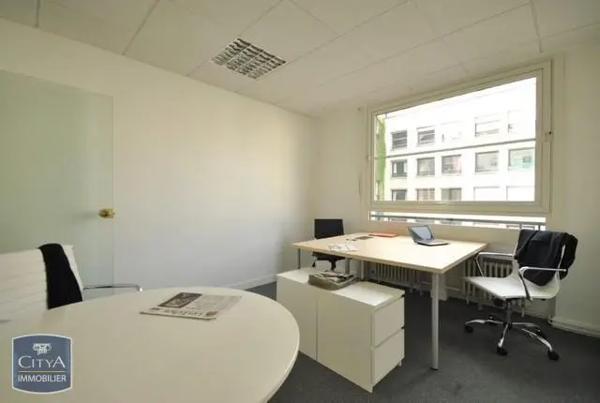 Local professionnel à louer 96m²