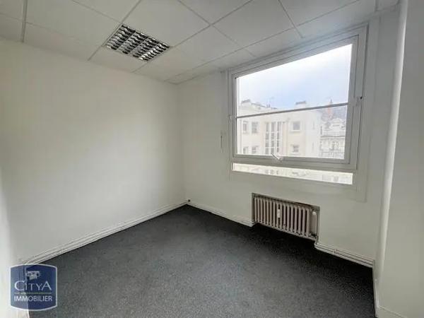 Local professionnel à louer 96m²