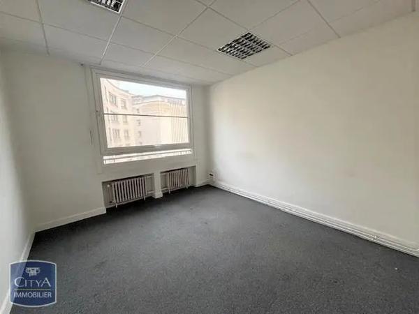 Local professionnel à louer 96m²