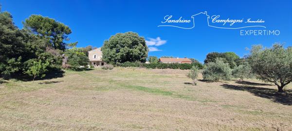 Robion (84440) ANCIEN CORPS DE FERME de 1804 et villa de 1960 vue Alpilles et Luberon