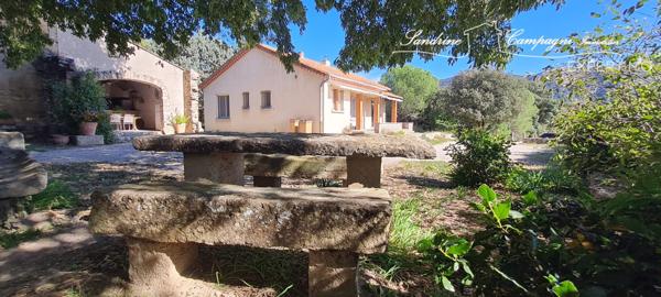 Robion (84440) ANCIEN CORPS DE FERME de 1804 et villa de 1960 vue Alpilles et Luberon