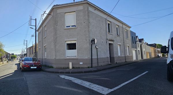 Mairie de Chantenay , très bel immeuble de rapport composé de 5 appartements