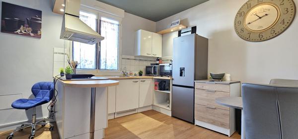 Mairie de Chantenay , très bel immeuble de rapport composé de 5 appartements