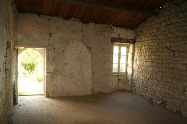 PROPRIÉTÉ DE CHARME À RÉNOVER À DOMPIERRE SUR MER.